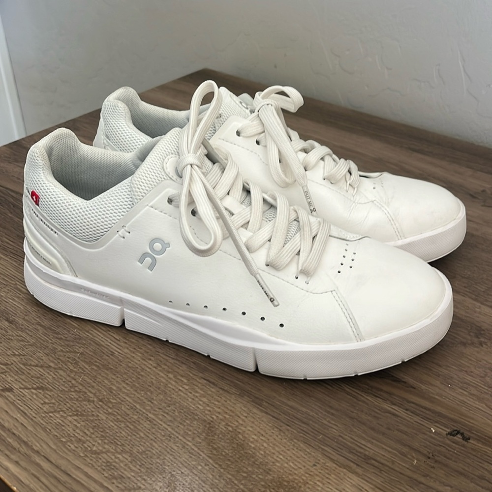 On Running The Roger Advantage Size7.5 Women Sneaker Faux Leather White Athletic